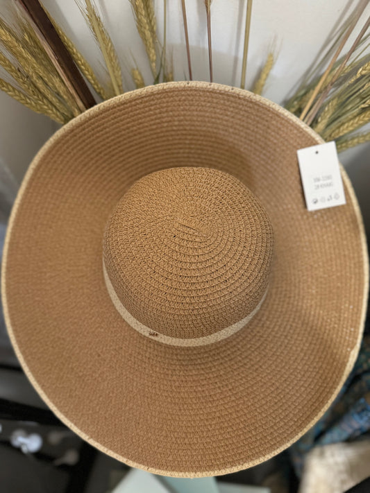 Chapeau de paille visière large avec sequins